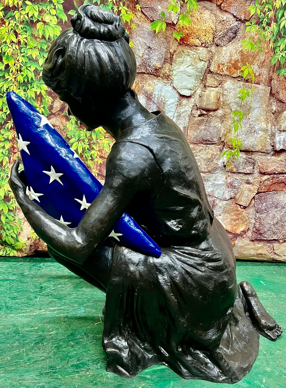Bronze Woman Mother Kneeling Statue with Flag and Rose